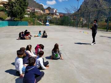 visita_jugadora_baloncesto_arnedillo_14_20210419_1174270273.jpg