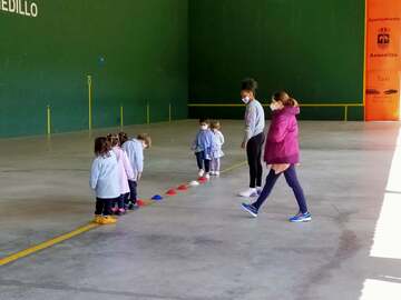 visita_jugadora_baloncesto_arnedillo_2_20210419_1135859818.jpg