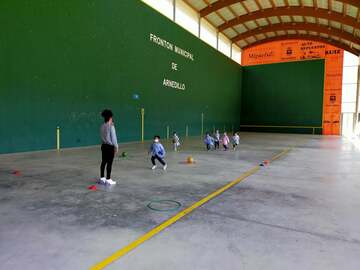 visita_jugadora_baloncesto_arnedillo_3_20210419_1087678544.jpg