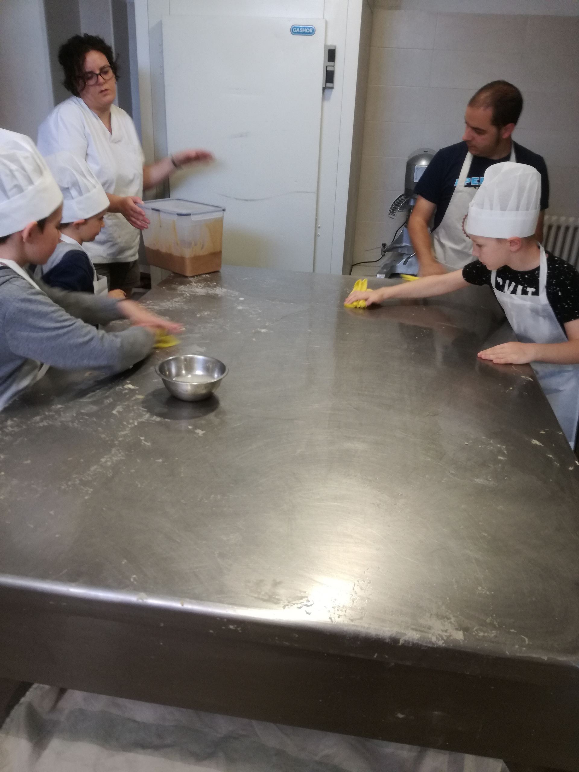visita_a_la_panaderia_de_poyales_13_20190605_1457260200.jpg