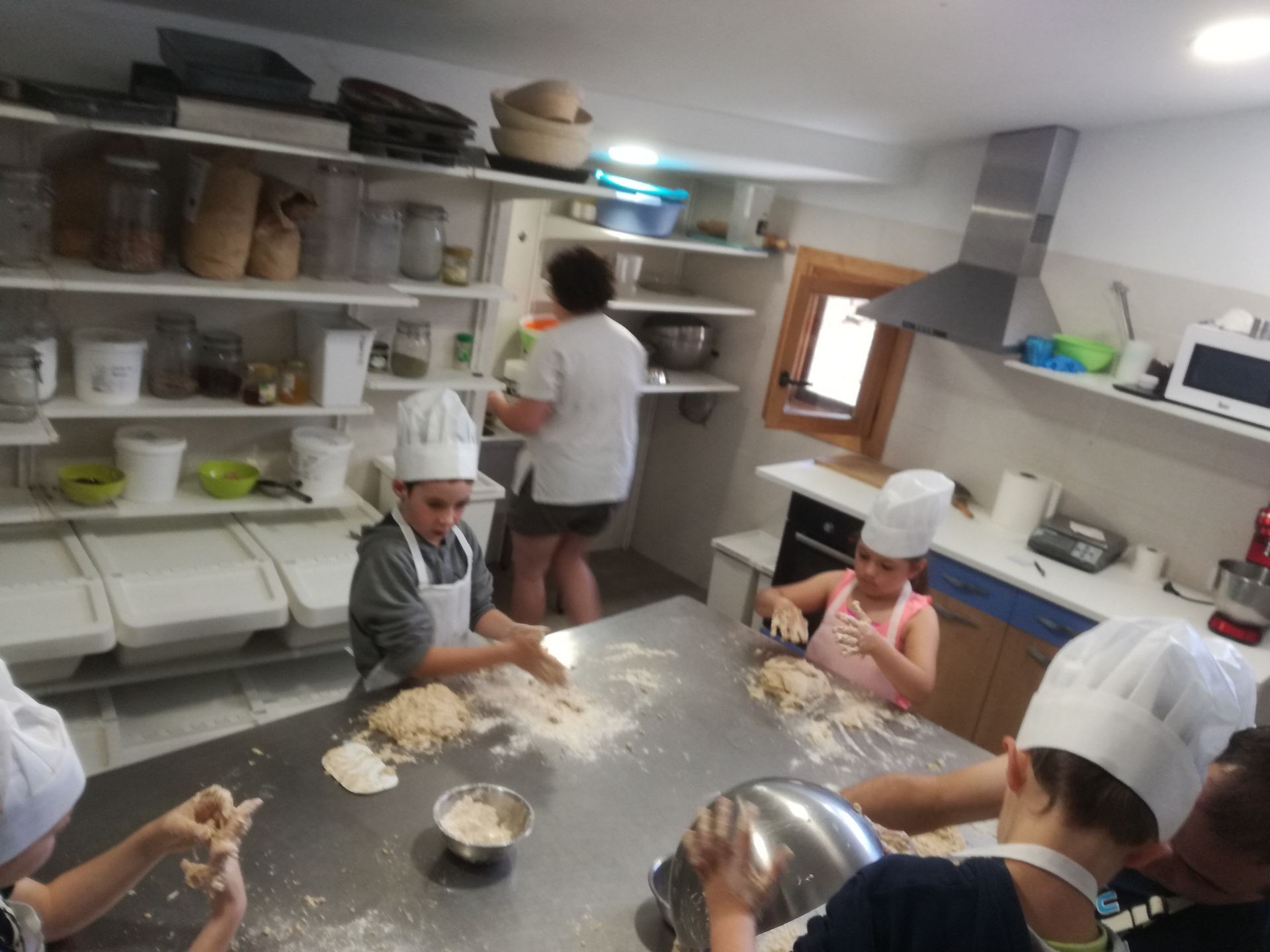 visita_a_la_panaderia_de_poyales_15_20190605_1811298280.jpg