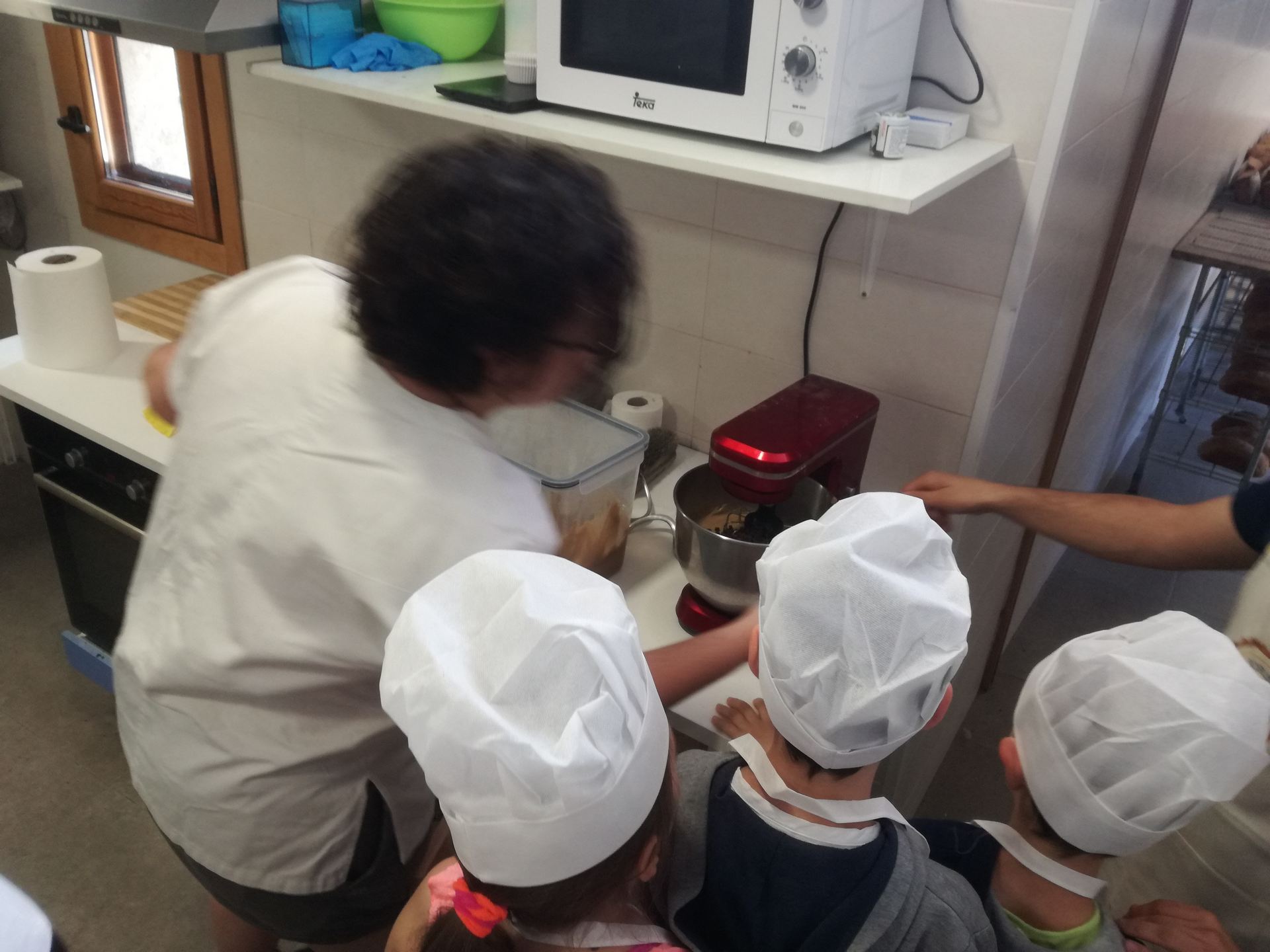 visita_a_la_panaderia_de_poyales_17_20190605_1409175218.jpg