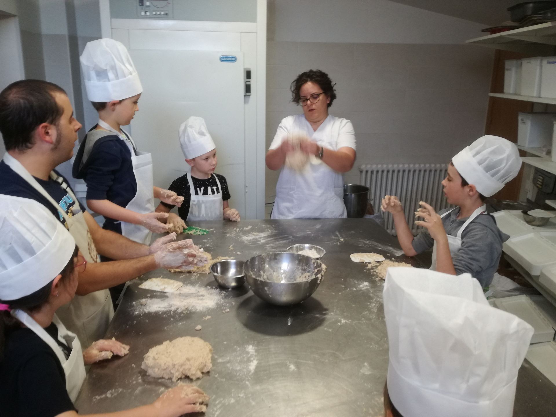 visita_a_la_panaderia_de_poyales_17_20190605_1758500466.jpg