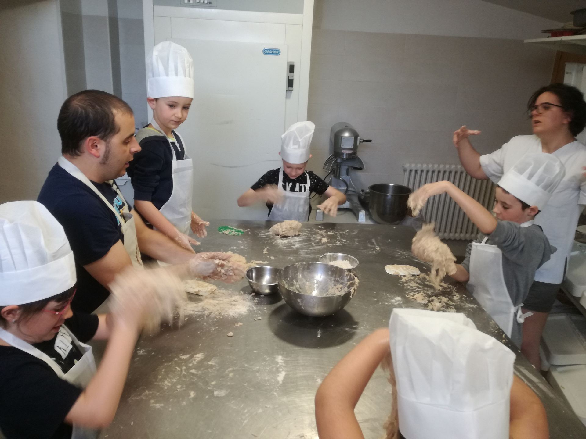 visita_a_la_panaderia_de_poyales_18_20190605_1925066491.jpg