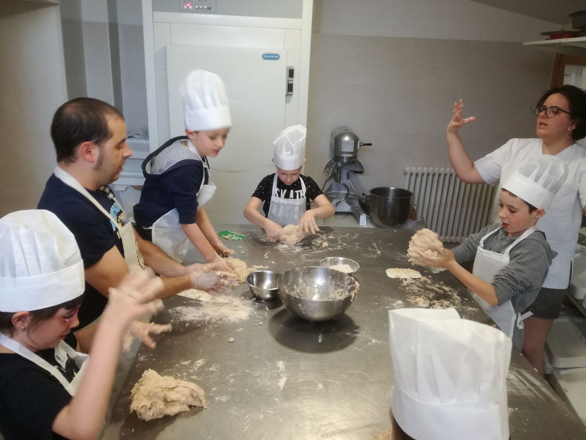 visita_a_la_panaderia_de_poyales_19_20190605_1906370466.jpg