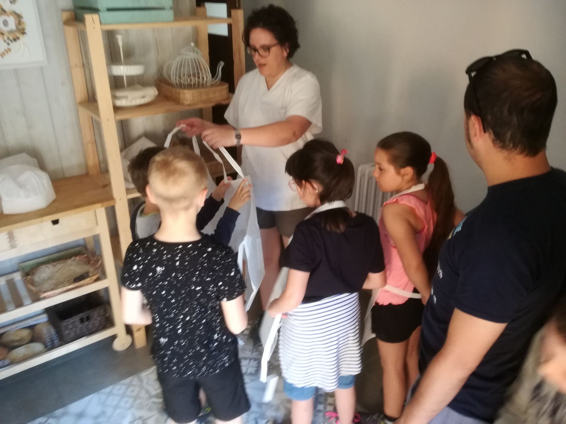 visita_a_la_panaderia_de_poyales_1_20190605_1428638098.jpg
