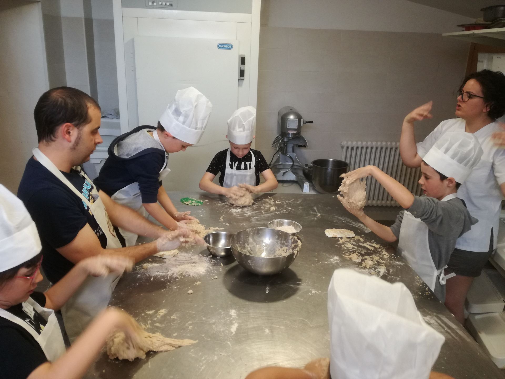 visita_a_la_panaderia_de_poyales_21_20190605_1222037623.jpg