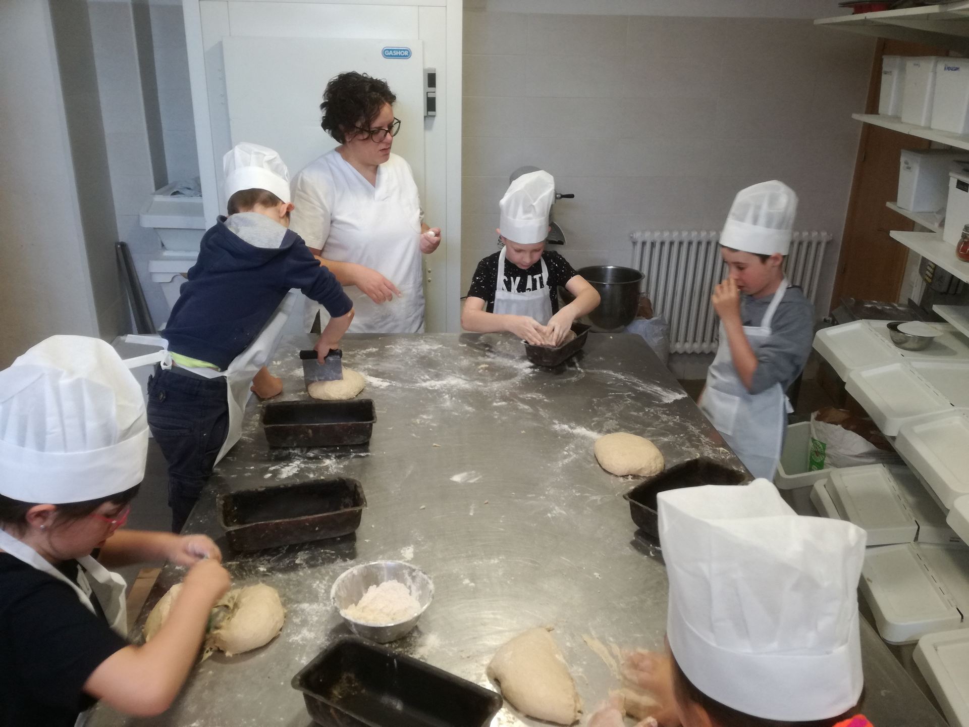 visita_a_la_panaderia_de_poyales_4_20190605_1384801278.jpg
