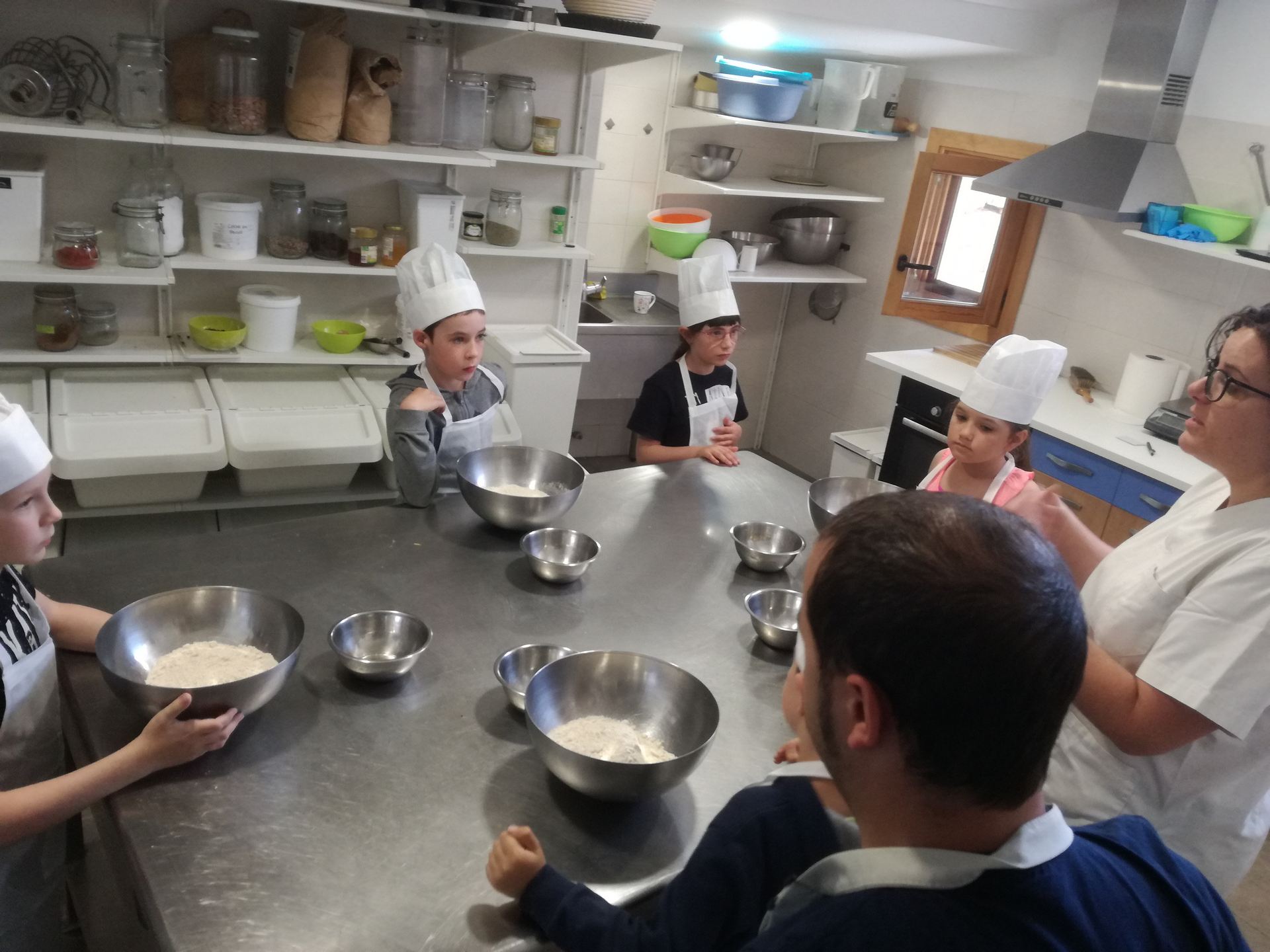 visita_a_la_panaderia_de_poyales_7_20190605_1715222912.jpg